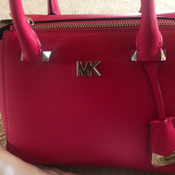 Authentic Michael Kors crossover! - Picture 2 of 8